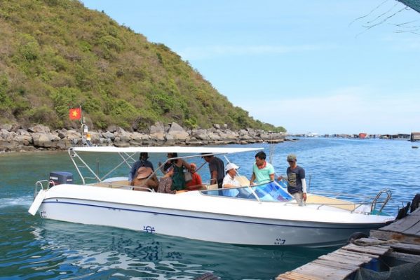 A canoe is a fast and less seasick means of transportation for tourists.