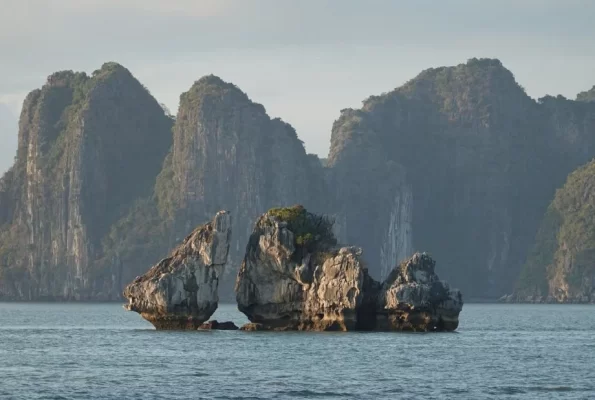 Trong Mai Islet is the tourist symbol of Halong Bay.