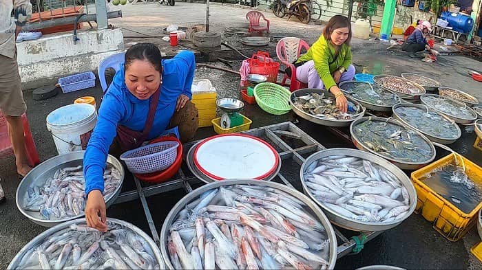 Ham Ninh market with fresh seafood