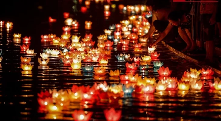 People release flower lanterns to pray for good luck during the Mid-Autumn Festival