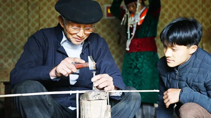 The family has been working in silver carving for 7 generations in Lao Xa Village