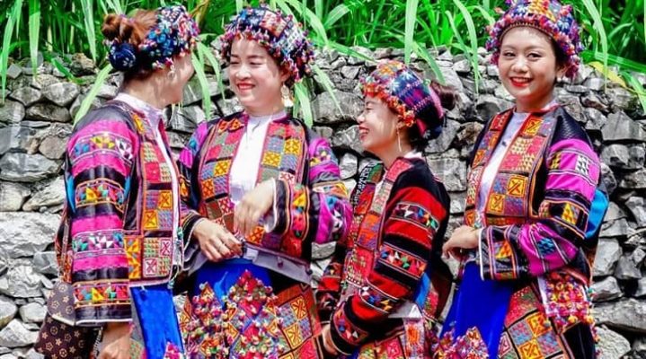 The vibrant colors of the Lo Lo ethnic group