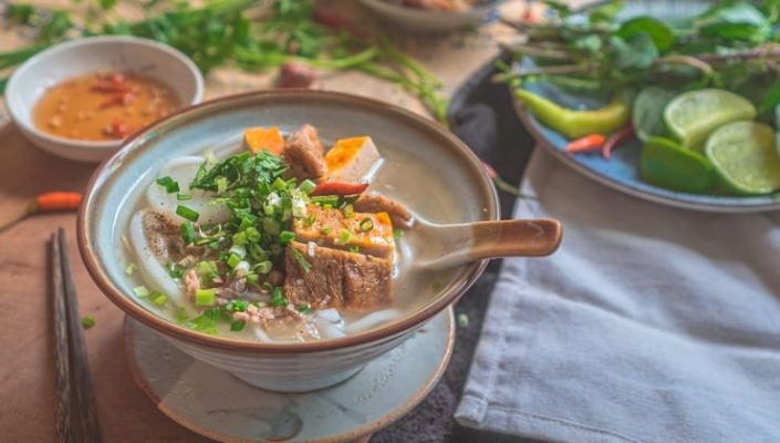 Fish cake noodle soup