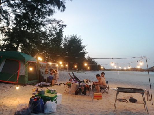 Camping at Tien Sa beach