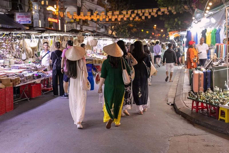 Hoi An Night Market – Best Tips for Best Experiences 2024