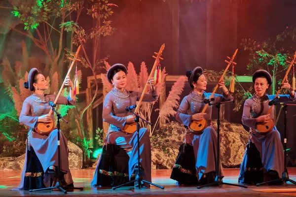 Live Traditional Vietnamese Music in Da Nang