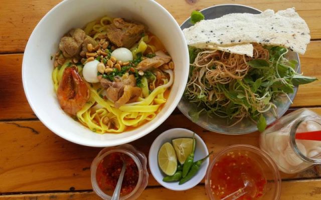 Quang Noodle is served with a full range of side dishes and dipping sauces.