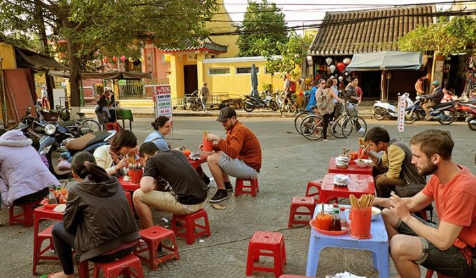 Street food is an indispensable part of Hoi An culture