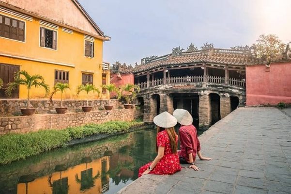 The name Japanese-Covered Bridge comes from the Japanese who built the bridge