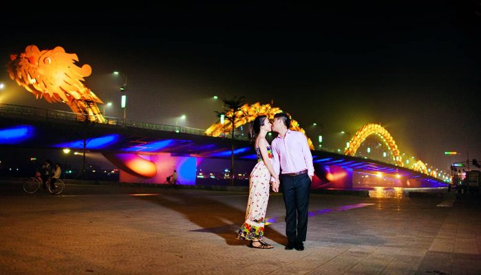 You will have beautiful commemorative photos with Dragon Bridge