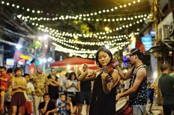 A street art performance at Hanoi Night Market.