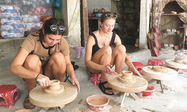 Discover The Charm of Bat Trang Pottery Village 2024