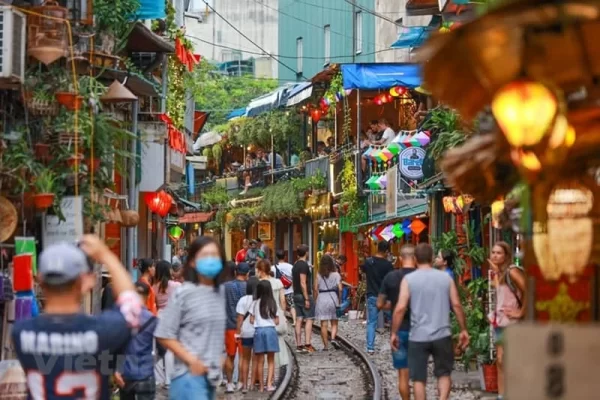 Come and experience the special culture at Hanoi Train Street