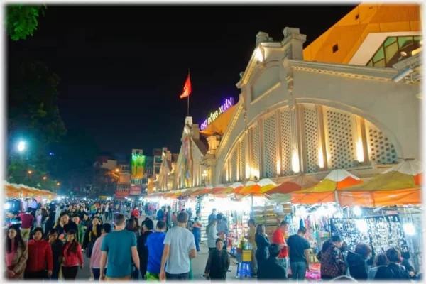 Dong Xuan Market at night