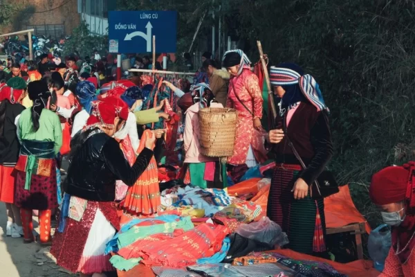 Highland girls with colorful traditional costumes