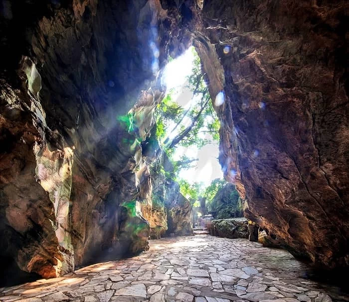 Hoa Nghiem Cave – Explore Breathtaking Natural Beauty 2025