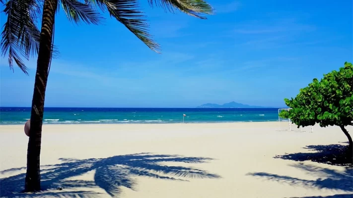 Non Nuoc Beach is famous for its white sand, golden sunshine and blue sea.