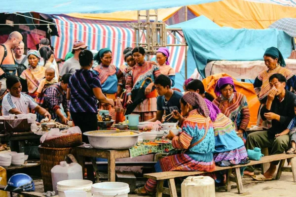 Food court at Bac Ha market