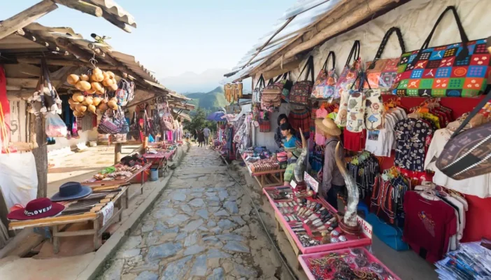 Let's explore the shopping markets in Sapa!