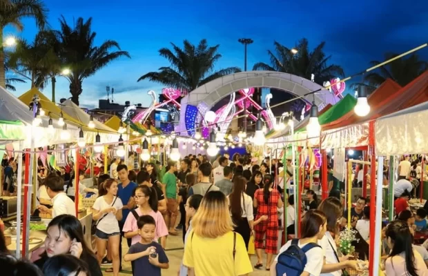 Let's see what the most vibrant night market in Ha Long has to offer!