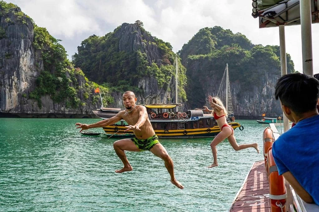 7 Best Things to Do in Halong Bay-Unforgettable Adventures