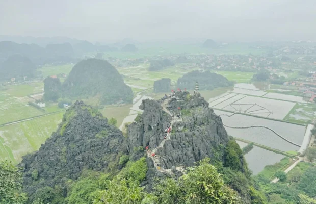 Winter in Ninh Binh has cold and dry weather.