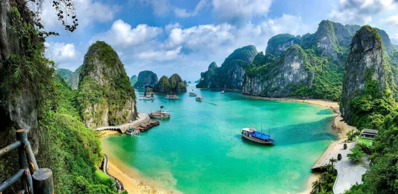 Follow Ula Travel to discover the 4 most beautiful islands in Ha Long Bay!