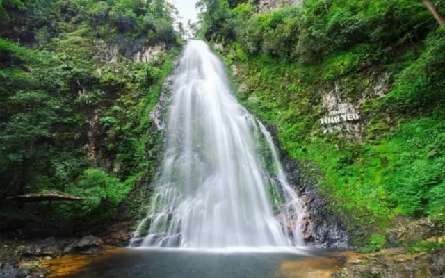 Let's explore the beauty of Love Waterfall!