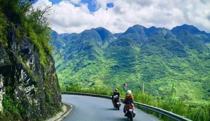 Motorbike tour in Ha Giang Loop