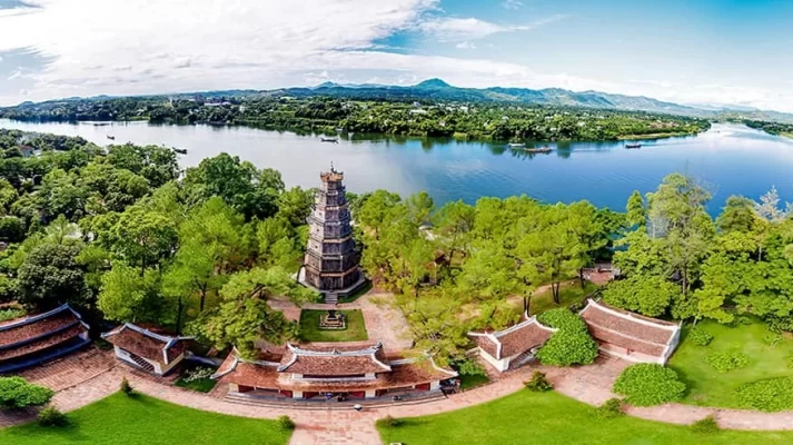 The beauty of Thien Mu Pagoda on the banks of the Perfume River.