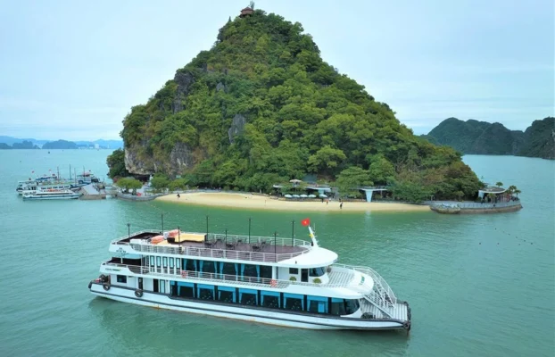 Titop Island is a stopover for many cruises.