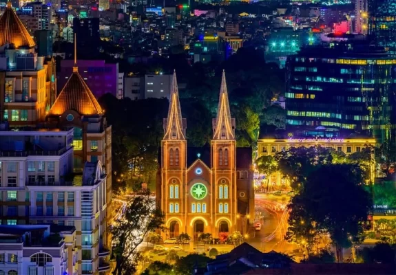 Let's explore the nightlife spots in Ho Chi Minh City!