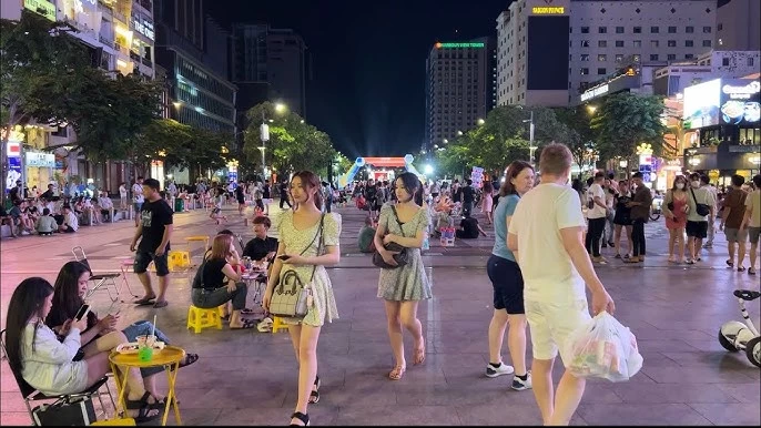 Nguyen Hue Walking Street