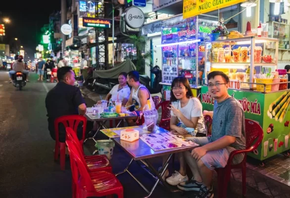 Nguyen Thuong Hien food street in district 3