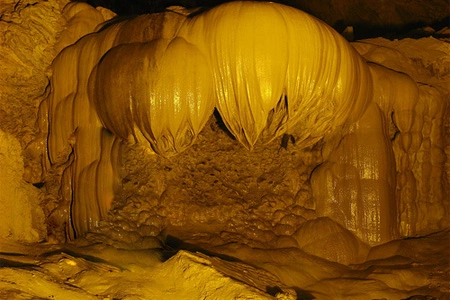 Nguom Ngao Cave