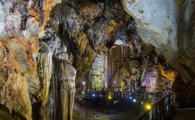 Phong Nha Cave