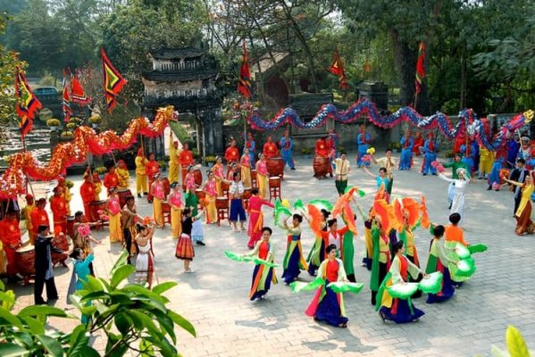 Hoa Lu Festival takes place in the ancient capital of Hoa Lu.