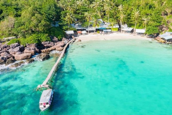 An Thoi Island with crystal clear water.