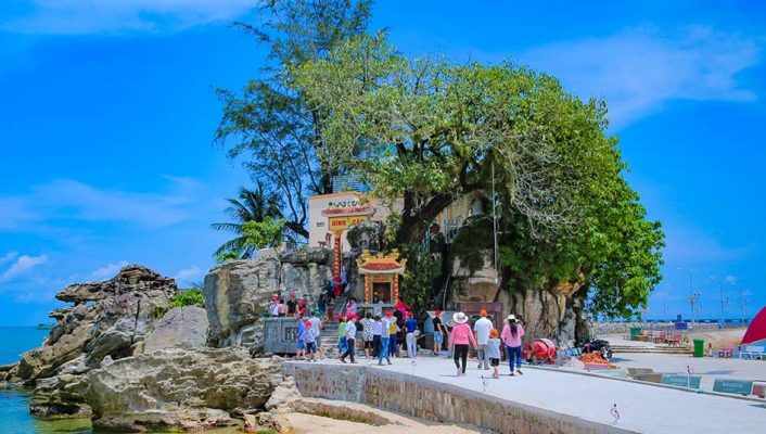 Dinh Cau Temple is a sacred place in Phu Quoc.