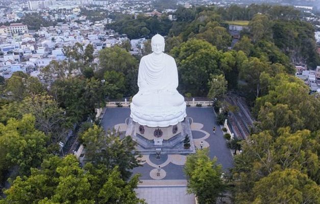 Long Son Pagoda has the largest outdoor Buddha statue in Vietnam.