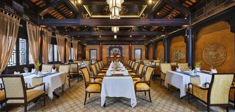 Ancient Hue Garden Houses Restaurant has a traditional and luxurious space.