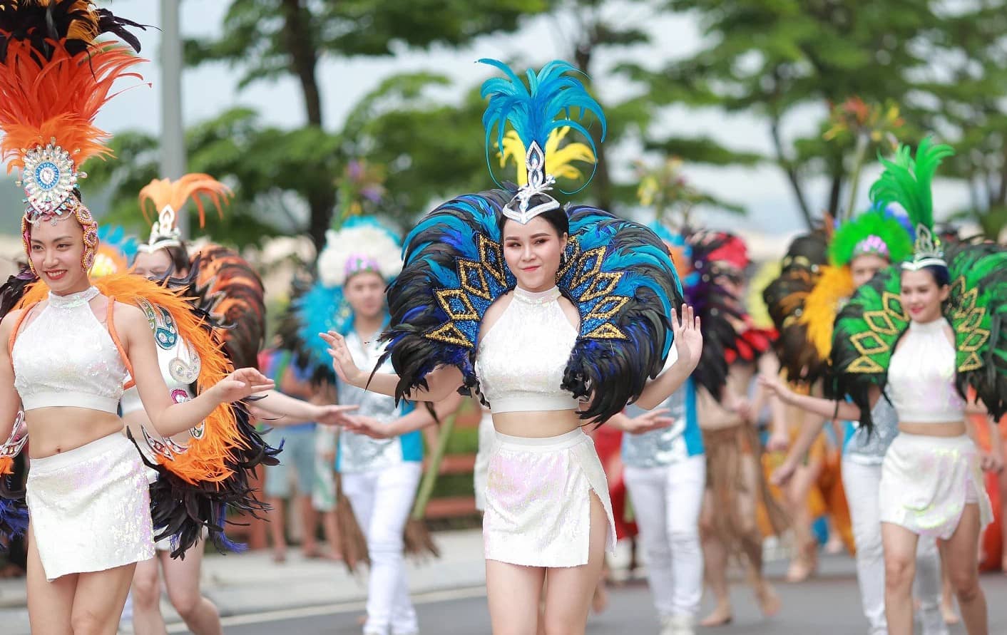 Carnaval Halong 2025 – Unforgettable Festive Spectacle!