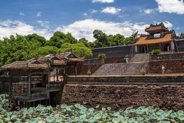 From Thuy Xuan Incense Village, visitors can quickly reach Tu Duc Tomb.