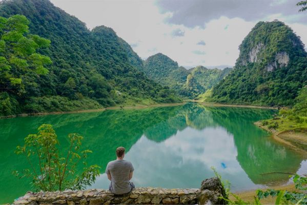 Thang Hen Lake with peaceful beauty.