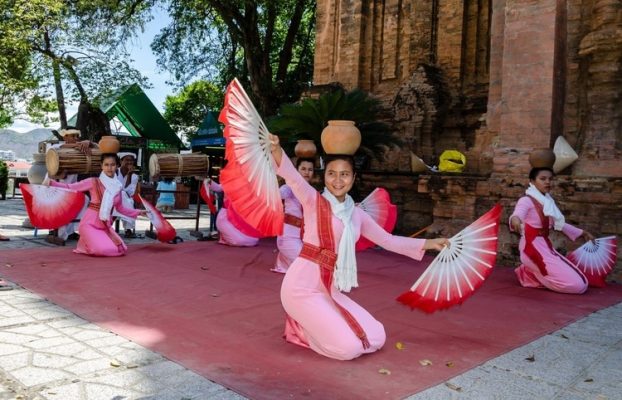 Visitors will have the opportunity to enjoy traditional Cham dance performances.