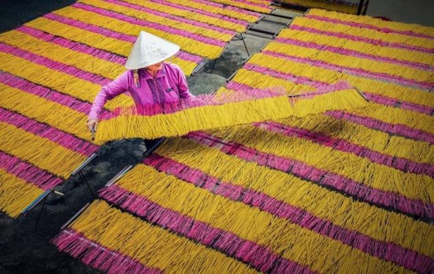 You can see the handmade incense production process firsthand.