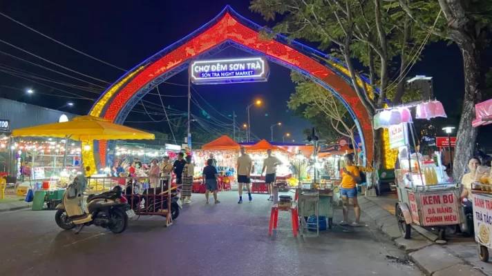 Son Tra Night Market is a favorite destination for many tourists.
