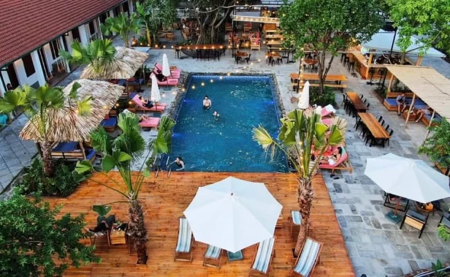 The Banana Tree Hostel & Restaurant